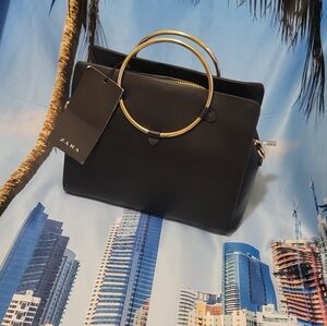 Cartera de mano con corea